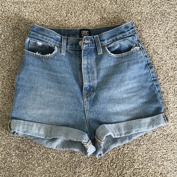 BDG Mom Denim Jean Shorts - Picture 4 of 7